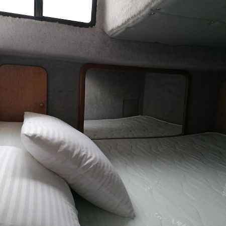 Sejour Insolite Sur Un Yacht. Bateau Hotel A Quai. La Rochelle  Buitenkant foto