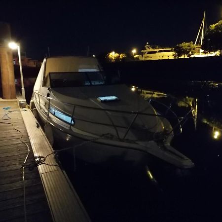 Sejour Insolite Sur Un Yacht. Bateau Hotel A Quai. La Rochelle  Buitenkant foto